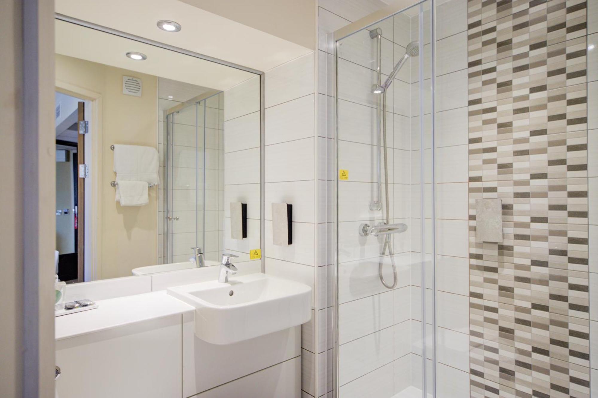 Belvilla Newport City Centre Hotel - Lifestyle Экстерьер фото