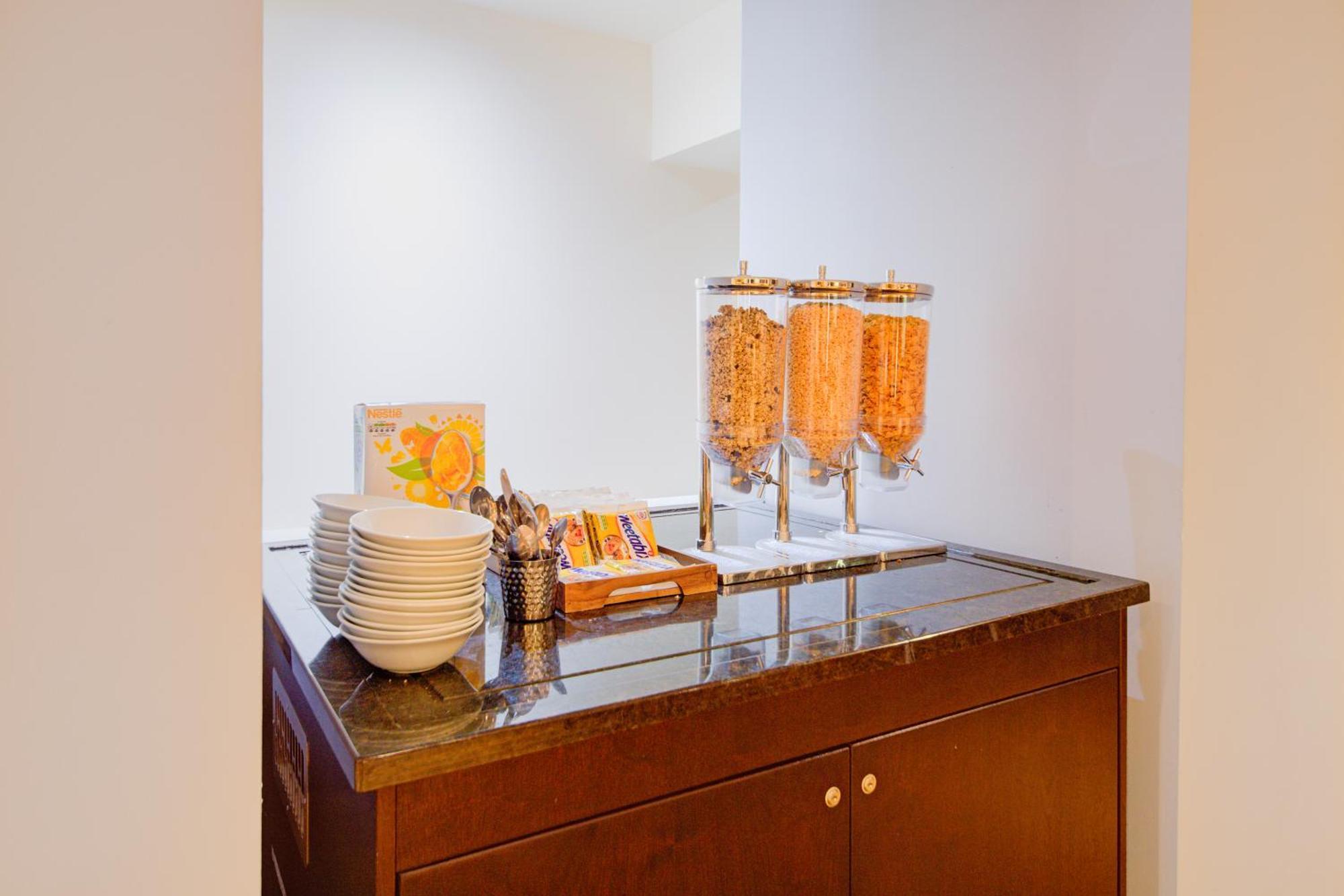 Belvilla Newport City Centre Hotel - Lifestyle Экстерьер фото